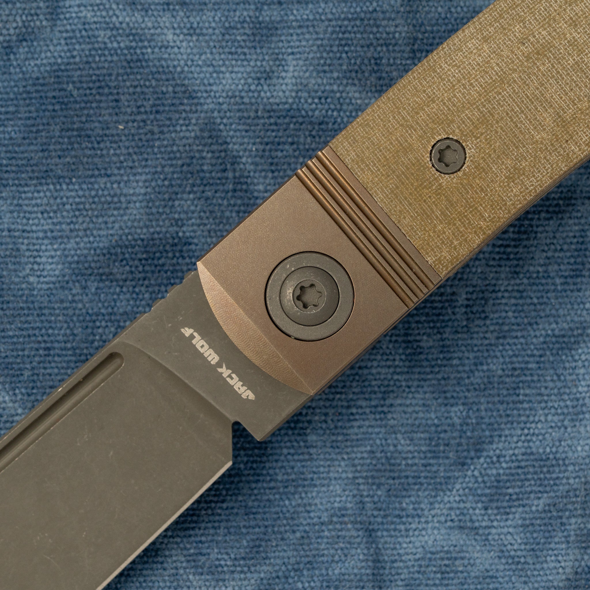 GUNSLINGER JACK - GREEN LINEN MICARTA