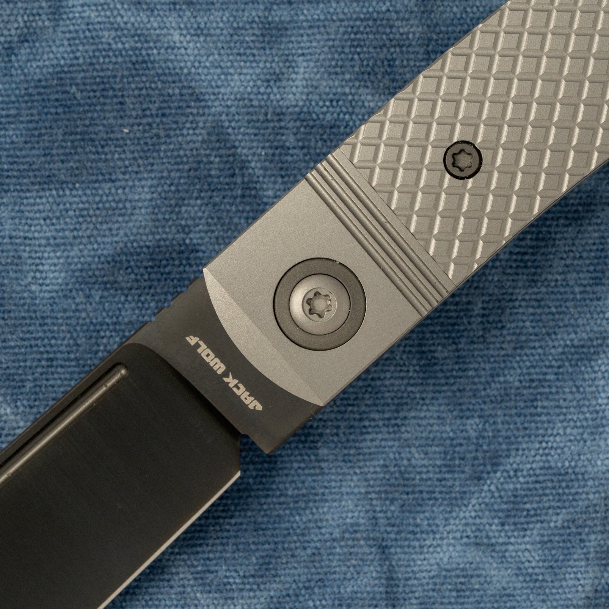 GUNSLINGER JACK - TITANIUM CROSS HATCH