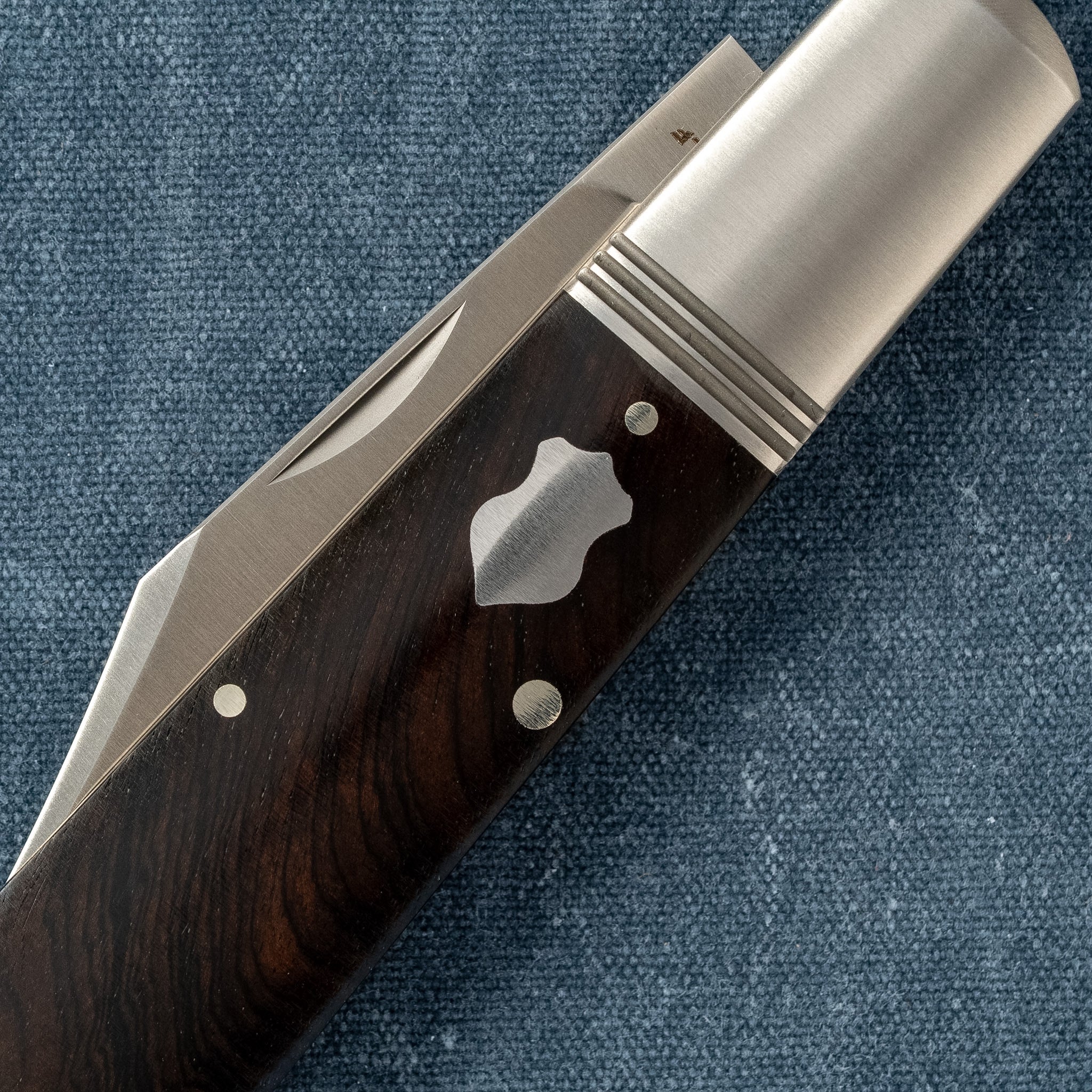 GATEWAY BARLOW - EBONY WOOD