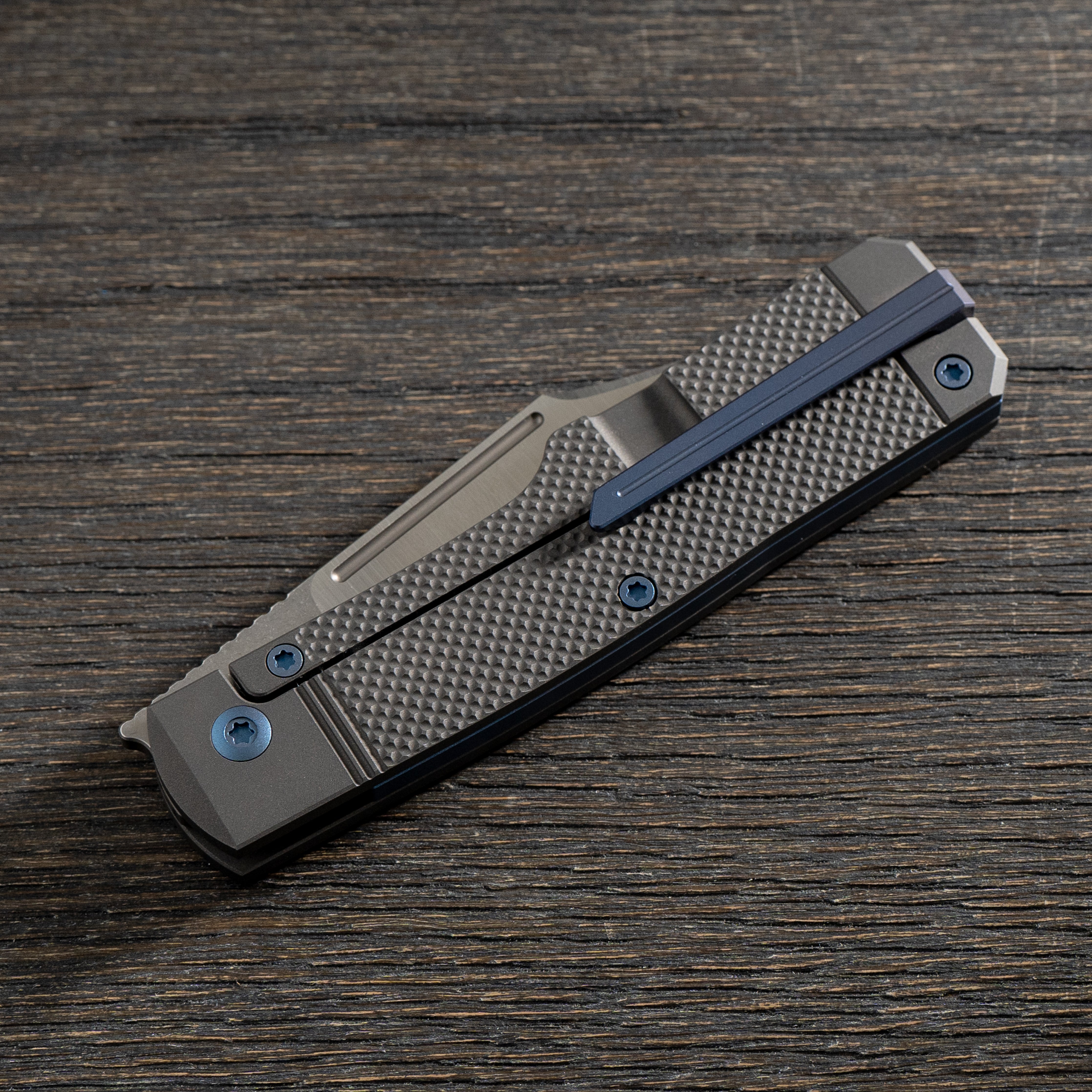 Gunslinger Jack - Titanium Checkered